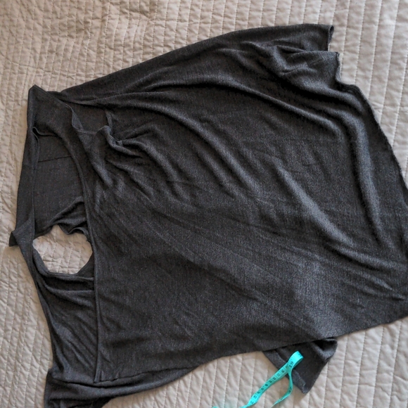Torrid Gray Soft Split Back Tunic Knit Drape Vest Sweater Top, size 0x - Picture 4 of 8